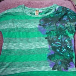 Woman's Knit top Size xl with flowers